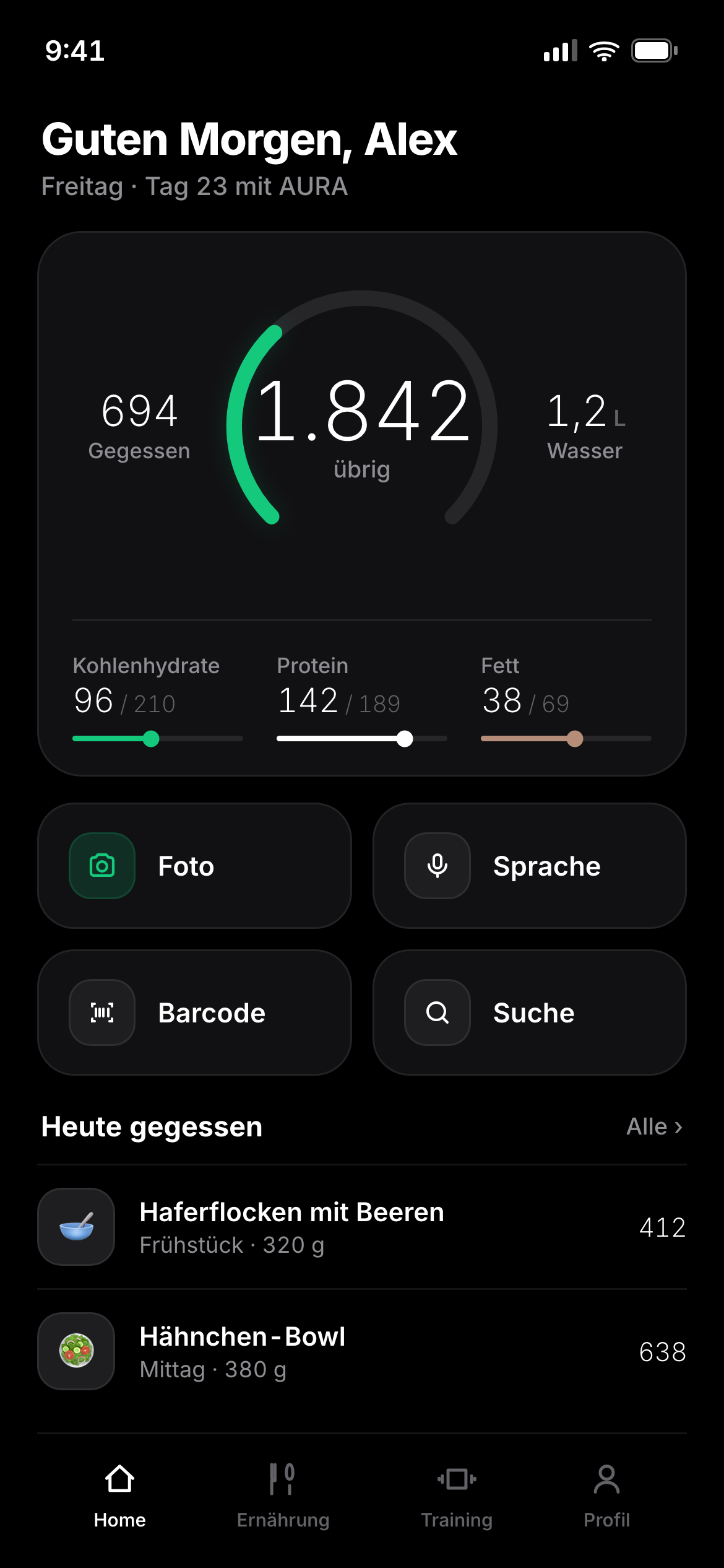 AURA Home-Screen: Kalorien-Bogen mit 1.842 kcal übrig, Makros und Schnell-Logging.