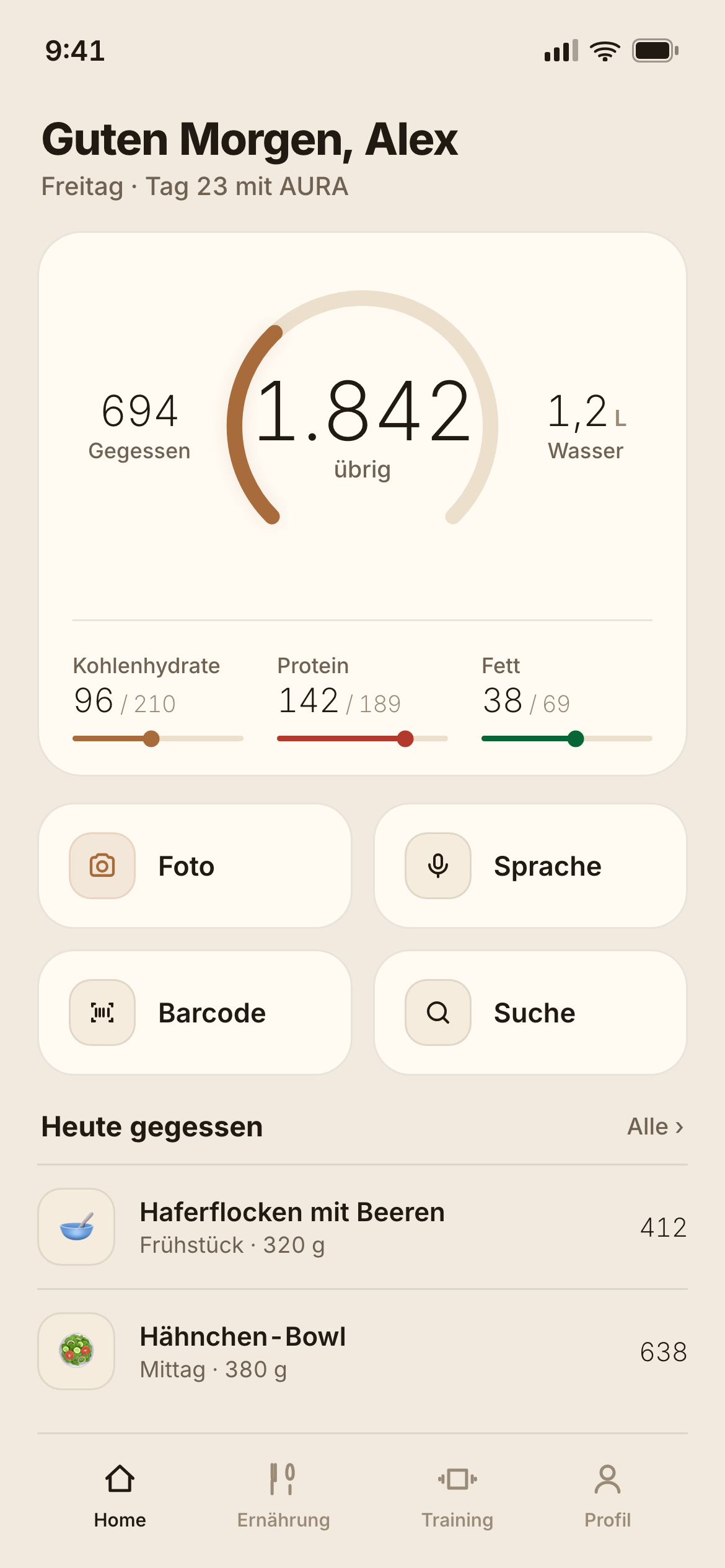 AURA im Sanft-Modus mit warmen Creme- und Karamelltönen.