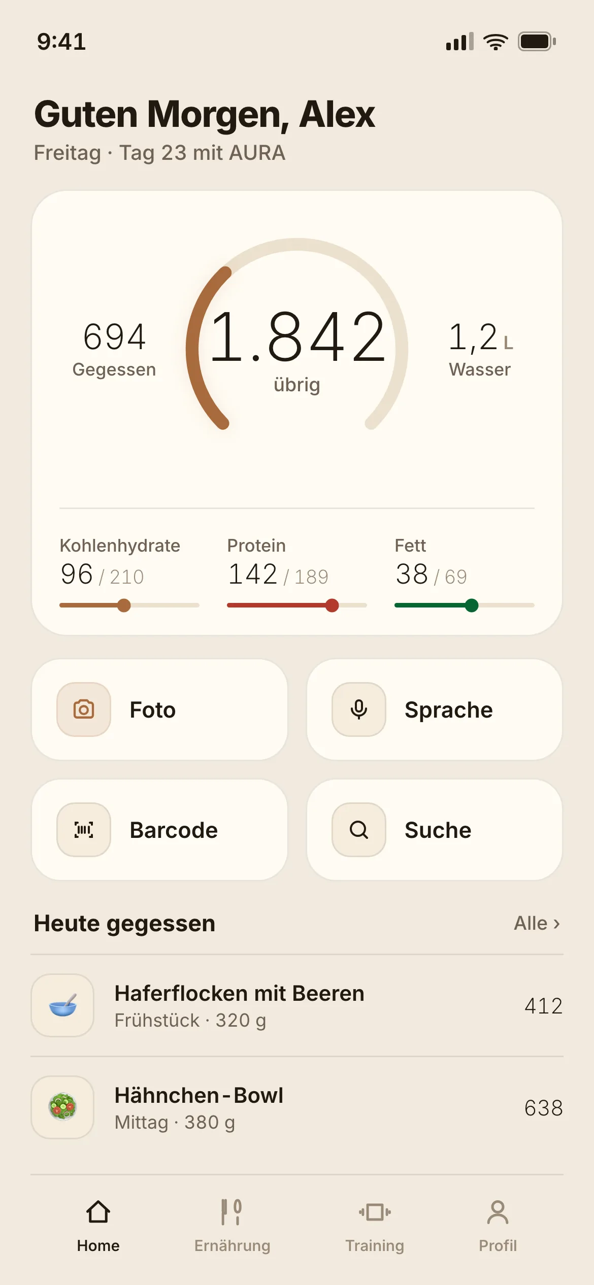 AURA im Sanft-Modus mit warmen Creme- und Karamelltönen.